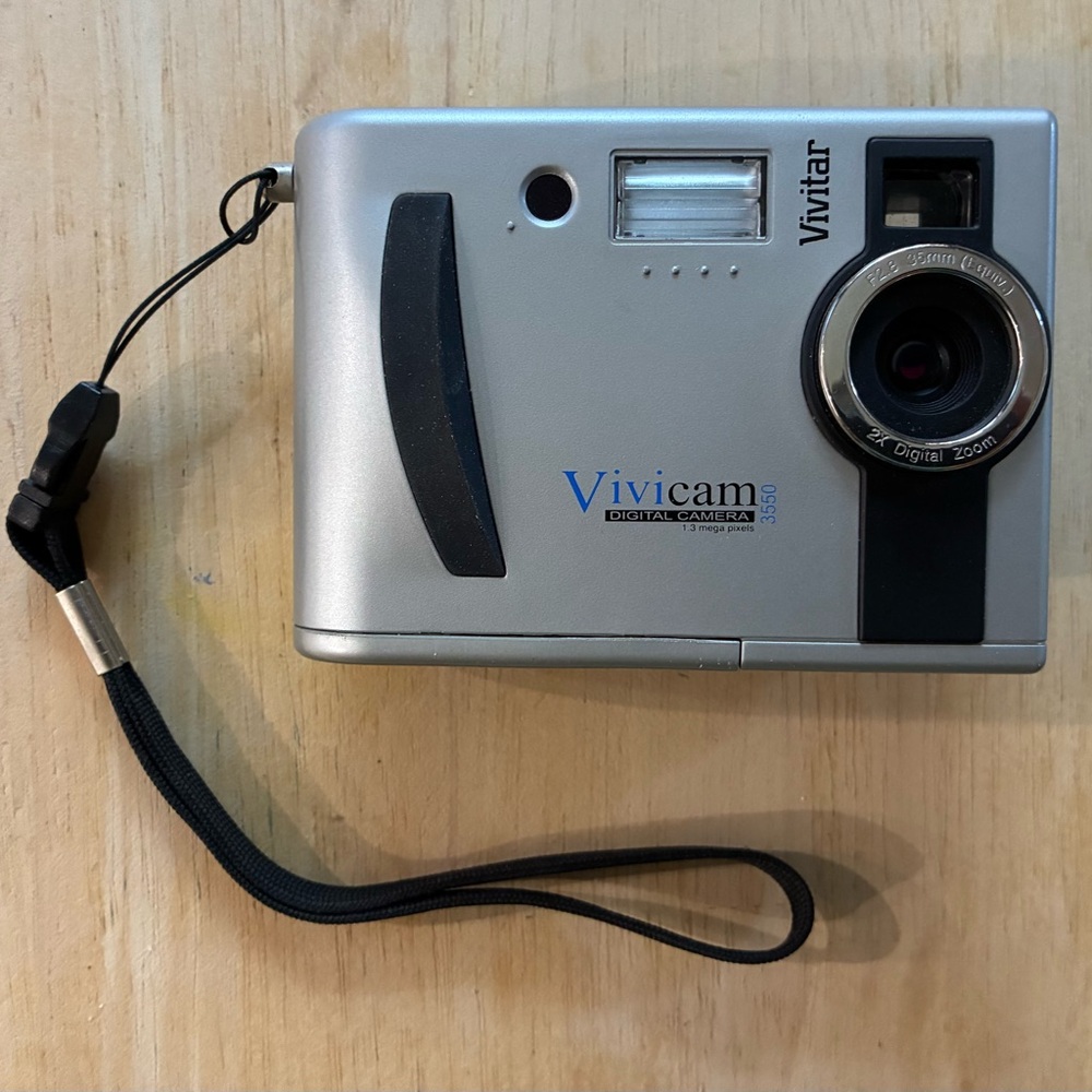 Vintage Vivitar Vivicam 3550 1.3 Mega Pixel Digital Camera